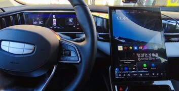 Установка голосового, навигации и приложений на Geely Atlas New в Омске